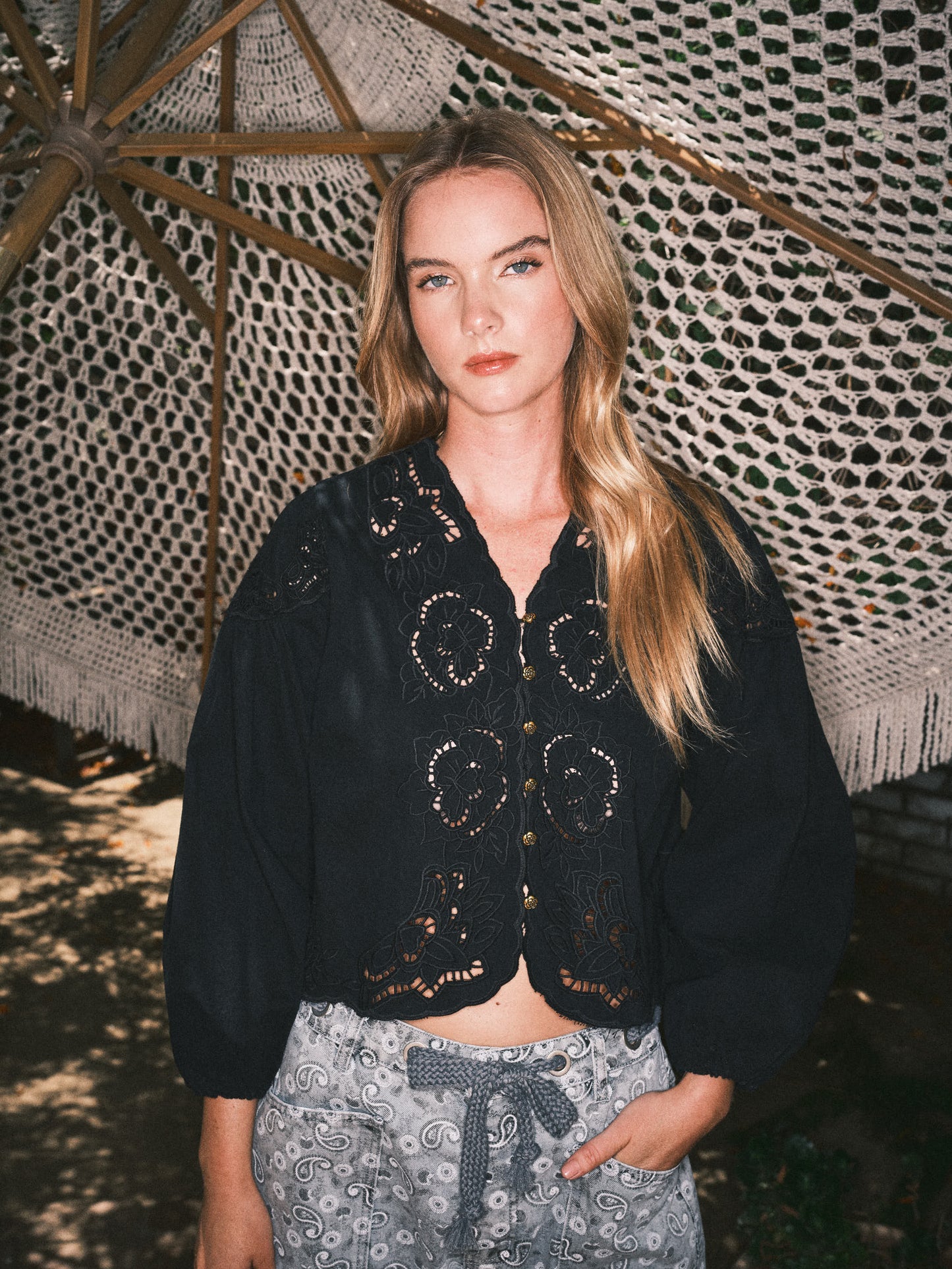 DENIM EMBROIDERY VOLUME SLEEVE BLOUSE TOP