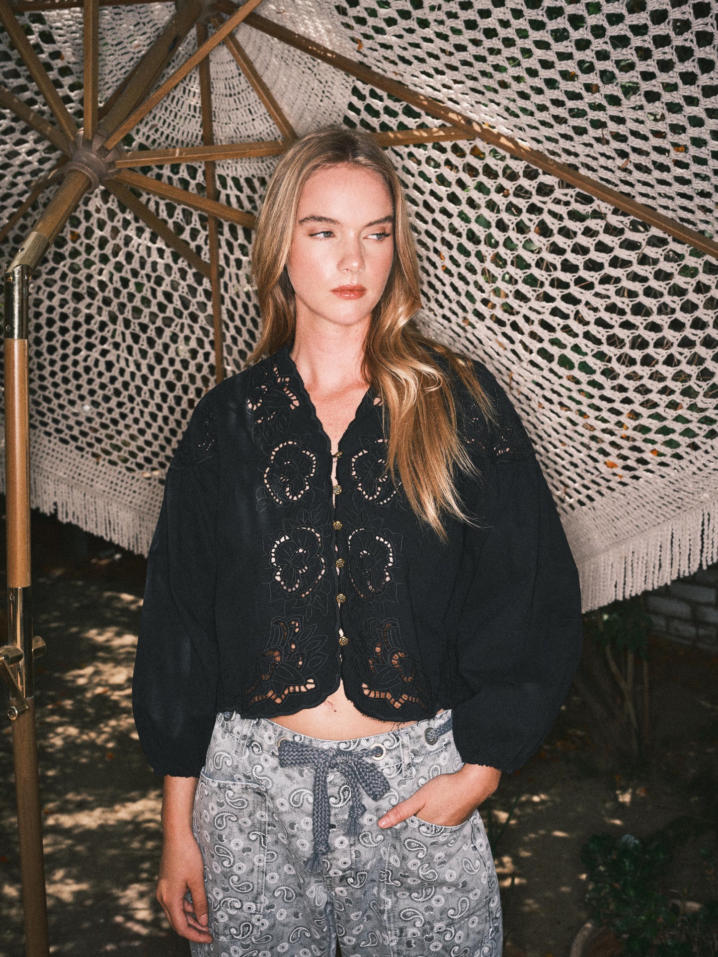 DENIM EMBROIDERY VOLUME SLEEVE BLOUSE TOP