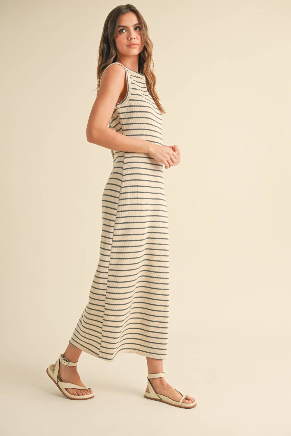D4253   STRIPED PATTERN KNITTED DRESS