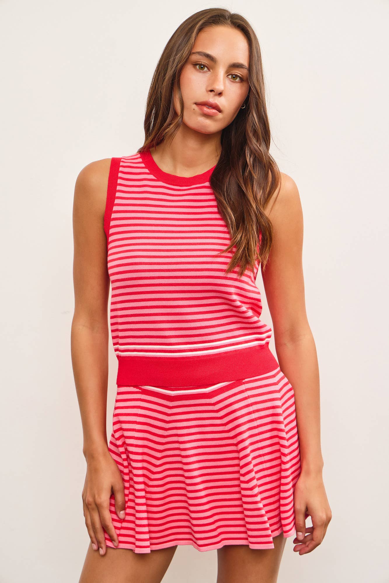 STRIPED SLEEVELESS SWEATER TOP
