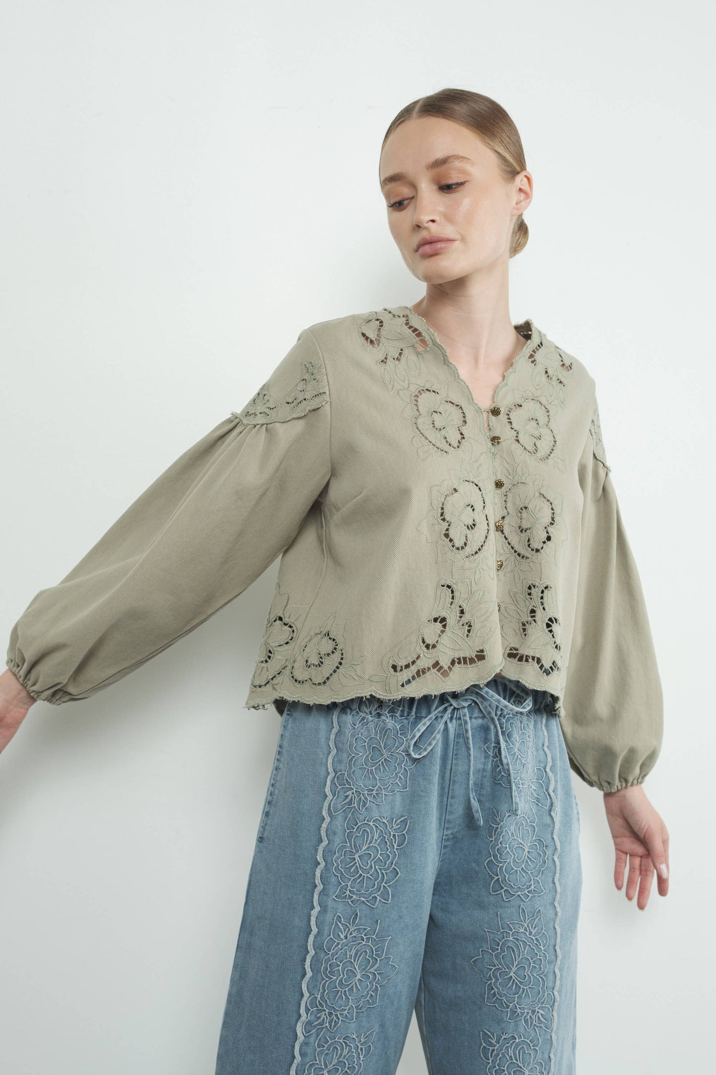 DENIM EMBROIDERY VOLUME SLEEVE BLOUSE TOP