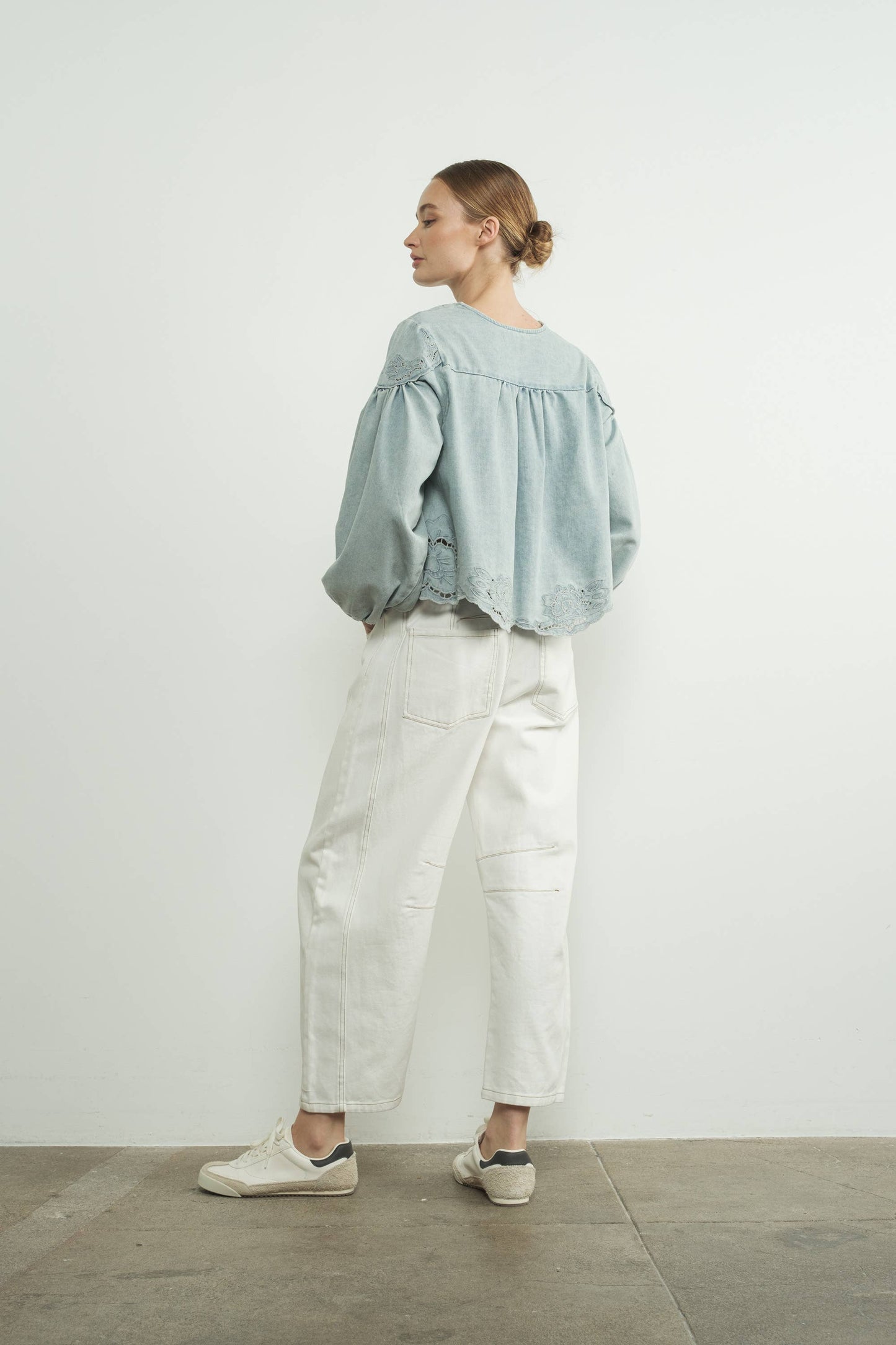 DENIM EMBROIDERY VOLUME SLEEVE BLOUSE TOP