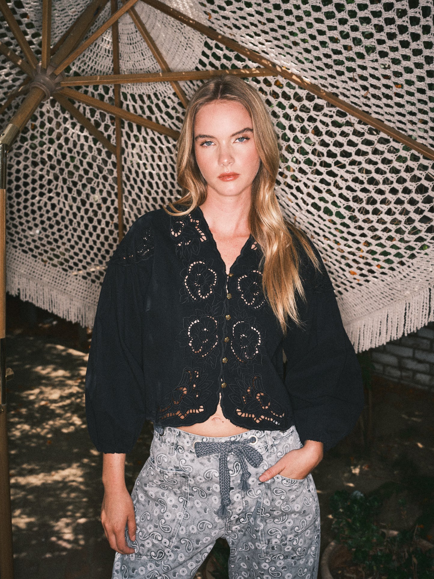 DENIM EMBROIDERY VOLUME SLEEVE BLOUSE TOP