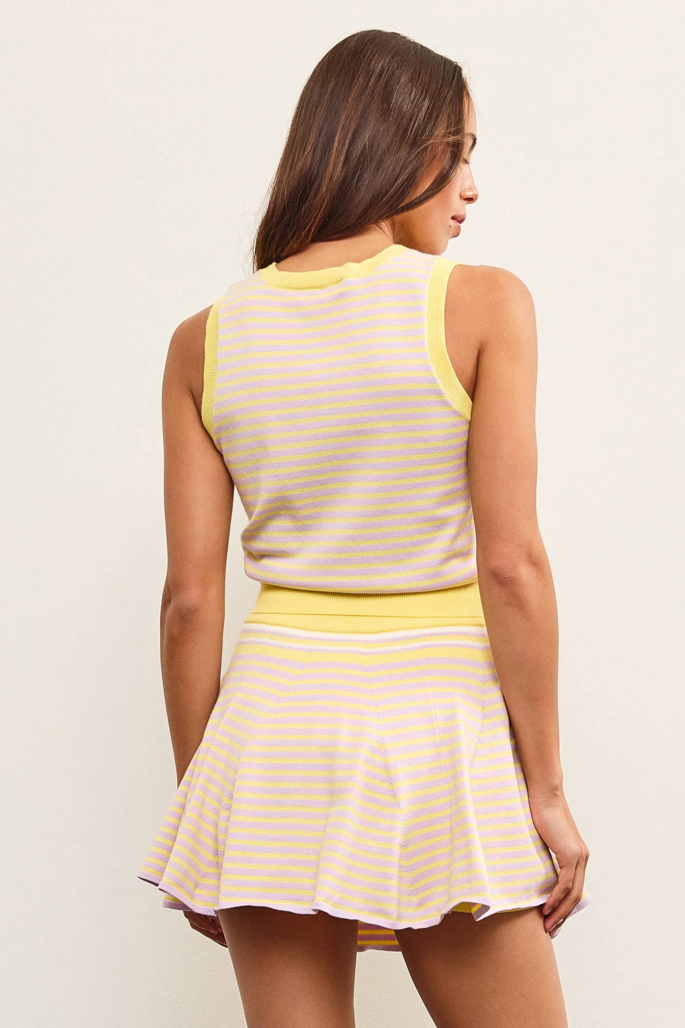 STRIPED SLEEVELESS SWEATER TOP