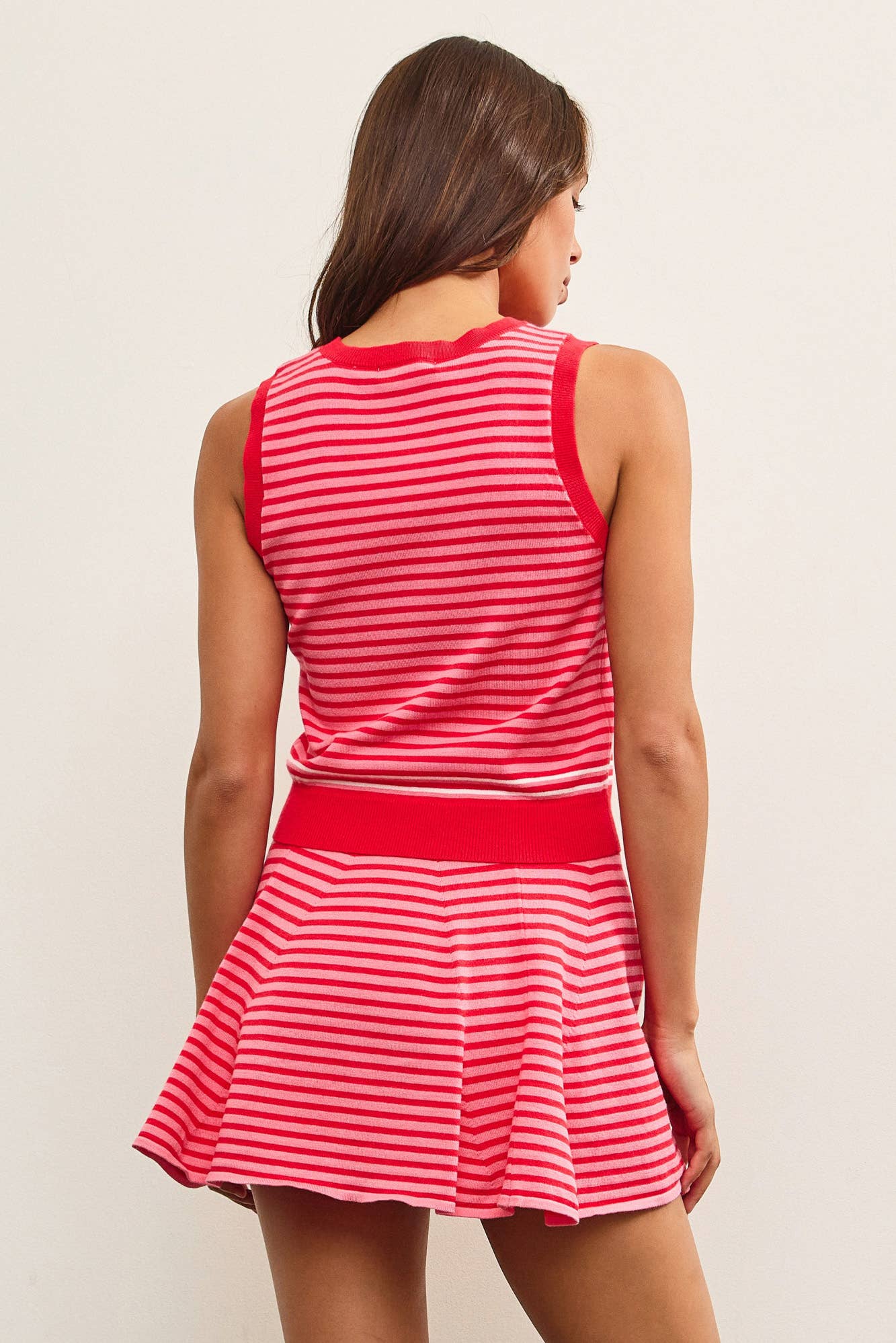 STRIPED SLEEVELESS SWEATER TOP