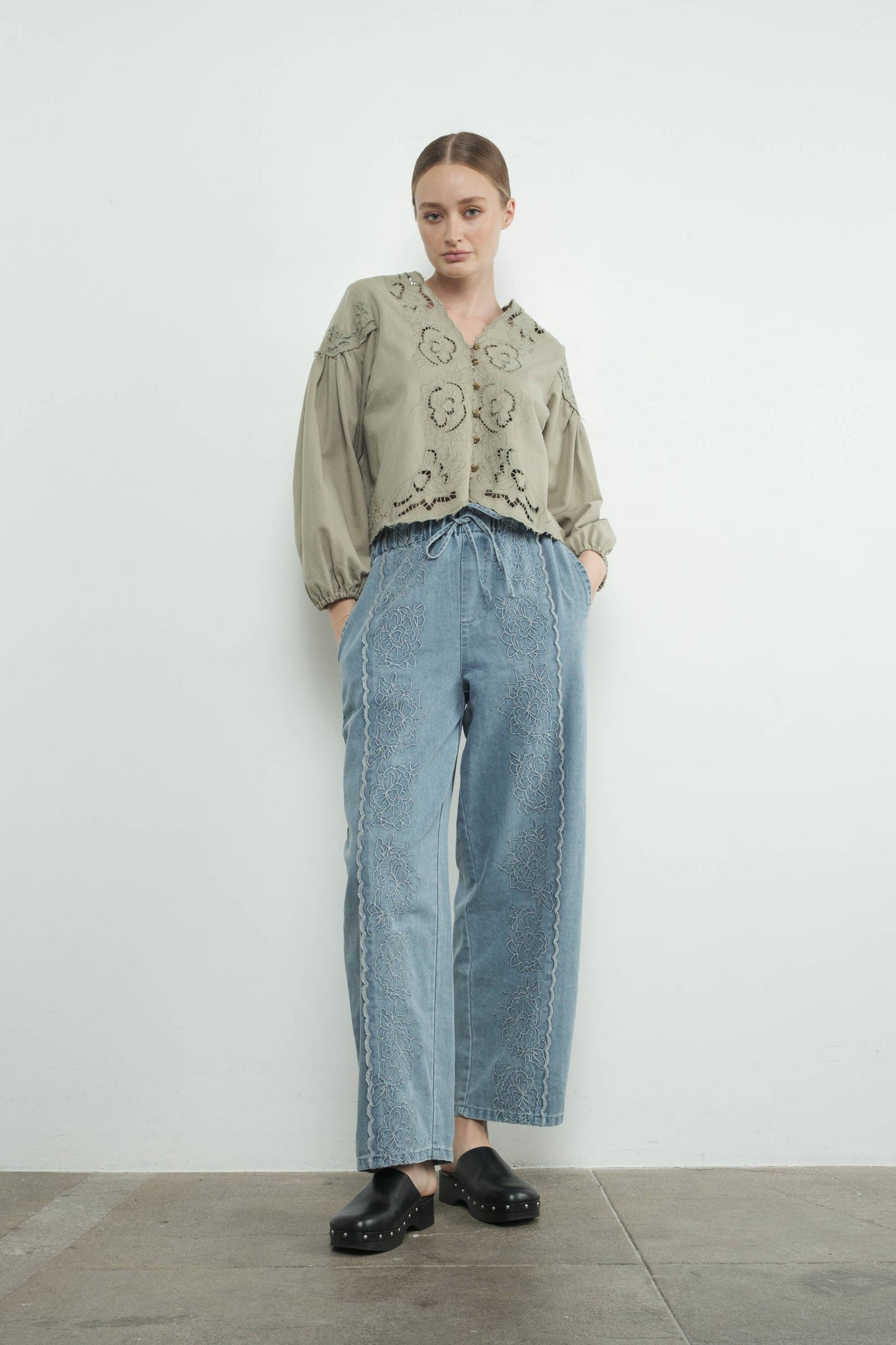 DENIM EMBROIDERY VOLUME SLEEVE BLOUSE TOP