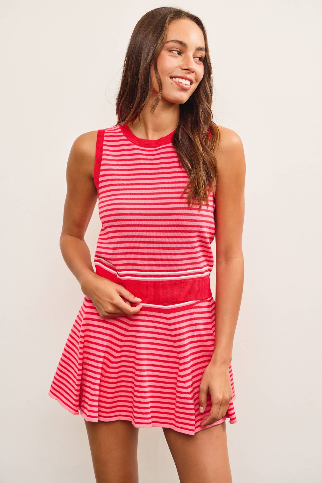 STRIPED SLEEVELESS SWEATER TOP