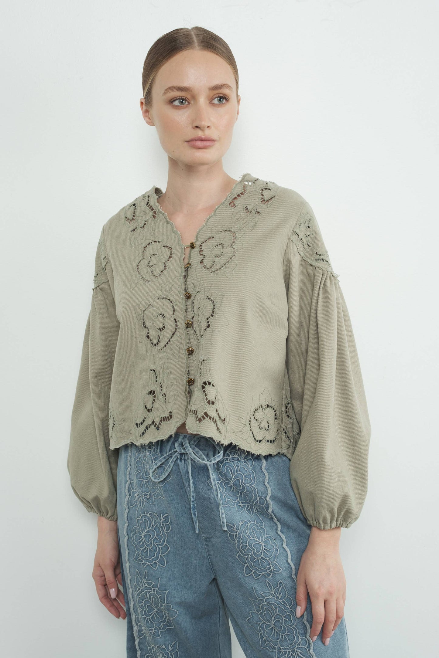 DENIM EMBROIDERY VOLUME SLEEVE BLOUSE TOP