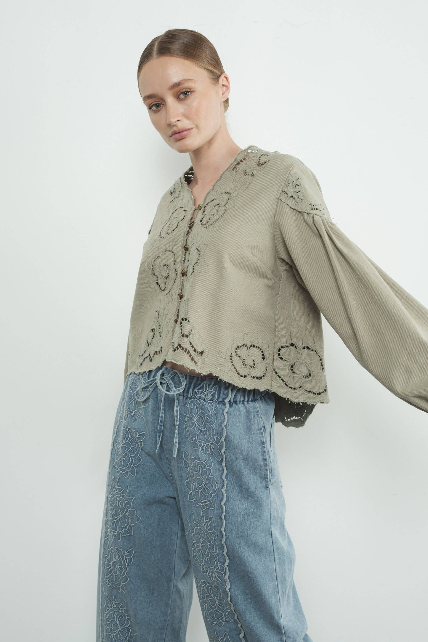 DENIM EMBROIDERY VOLUME SLEEVE BLOUSE TOP